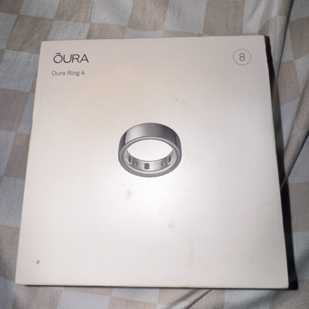 Oura Ring 4 in Elegant Silver